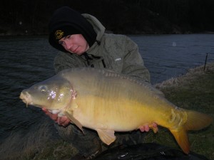 lysec 13,3kg zdolaný na feederový proutek na pop-up oliheň, ulovený 2m pod břehem.